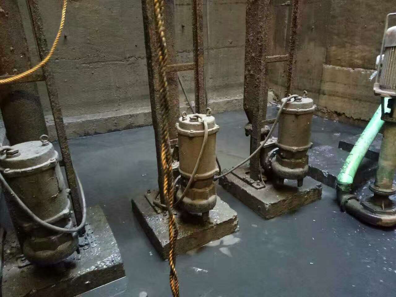 叶县污水池清理