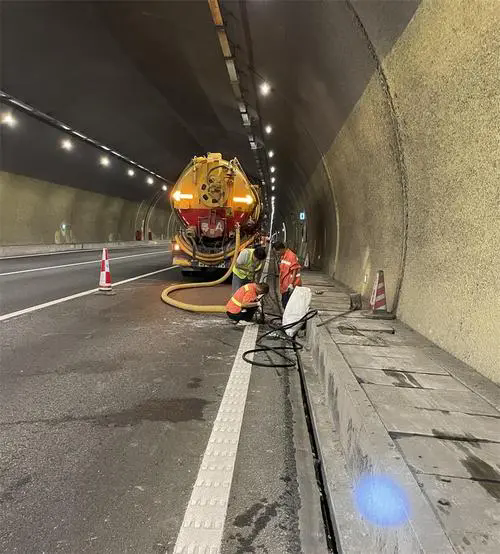 叶县隧道排水渠清淤